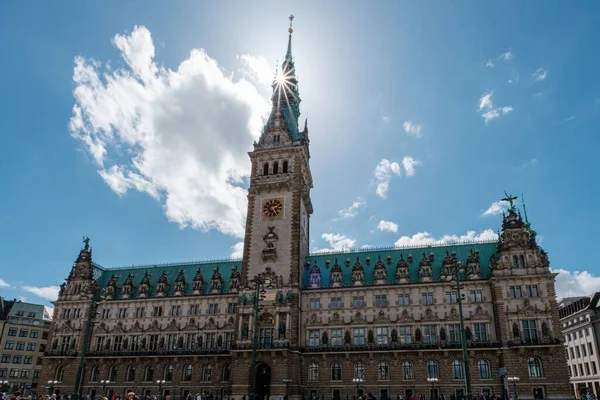 汉堡市政厅的前景 它是德国汉堡自由汉萨城的地方政府所在地 — 图库照片