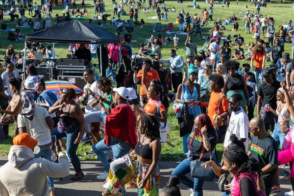 Beautiful Shot People Dancing 13Th Annual Juneteenth Celebration Prospect Park — Stock Photo, Image