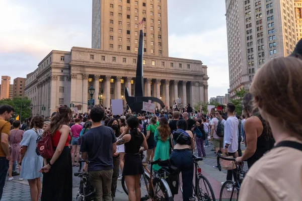 Die Demonstranten Marschieren Foley Square Park Nachdem Der Oberste Gerichtshof — Stockfoto