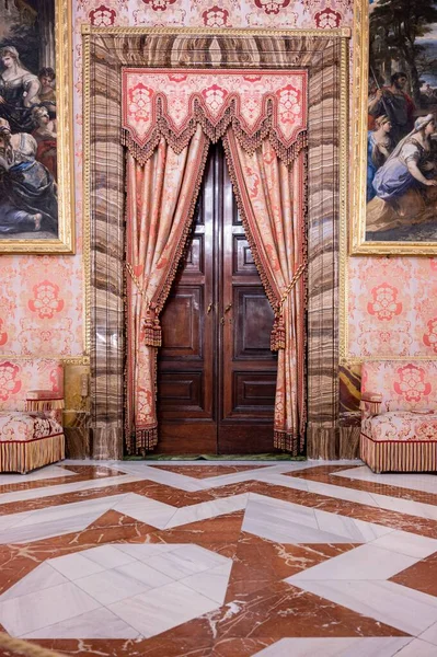 Vertical Shot Wooden Door Curtain Room Royal Palace Madrid — Stock Photo, Image