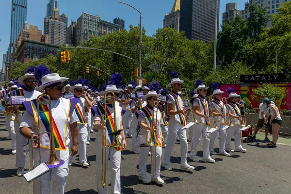 Ludzie Świętujący Paradę Pride Month Parade 2022 Ulicach Nowego Jorku — Zdjęcie stockowe