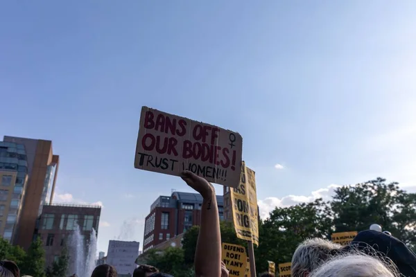 Протестувальники Йдуть Вашингтон Сквер Парк Після Верховний Суд Скасував Роу — стокове фото