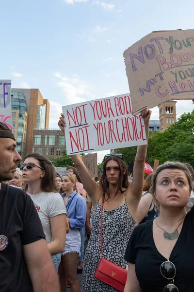 Los Manifestantes Sostienen Pancartas Cartón Sobre Libertad Cuerpo Después Que — Foto de Stock