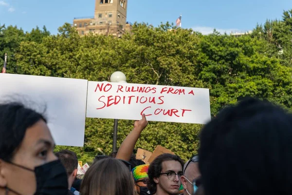 Protestujący Maszerują Parku Washington Square Tym Jak Sąd Najwyższy Obalił — Zdjęcie stockowe