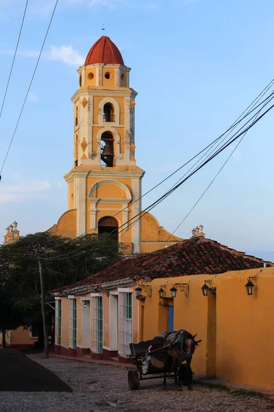 Een Prachtig Uitzicht Een Kerk Trinidad Onder Blauwe Lucht — Stockfoto