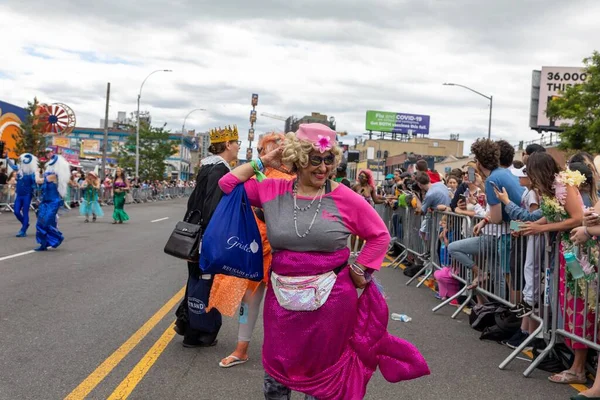 Den Berömda Coney Island Sjöjungfrun Parade Molnig Morgon — Stockfoto