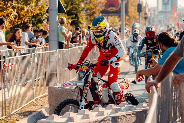 Los Espectadores Viendo Carreras Moto Extrema Ciudad Sibiu Rumania —  Fotos de Stock