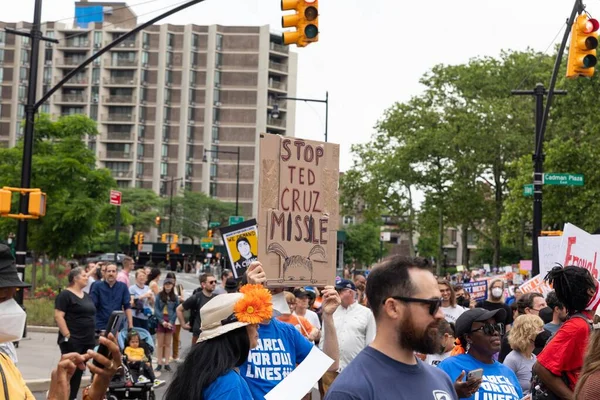 Grande Folla Che Protesta Contro Armi Passeggiando Cadman Plaza Brooklyn — Foto Stock