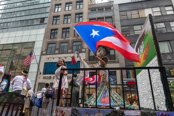 Gente Emocionada Celebrando Desfile Del Día Puerto Rico Ciudad Nueva —  Fotos de Stock
