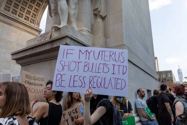 Люди Протестують Нью Йорку Після Верховний Суд Скасував Роу Проти — стокове фото