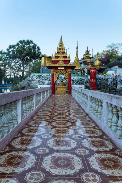 Widok Buddyjskiej Świątyni Hpa Myanmar — Zdjęcie stockowe