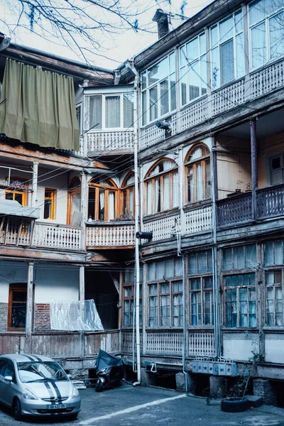 Pion Starych Drewnianych Budynków Starym Mieście Tbilisi — Zdjęcie stockowe