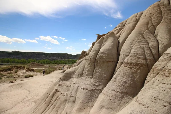 Primo Piano Degli Hoodoos Con Loro Strati Badlands Sotto Cielo — Foto Stock