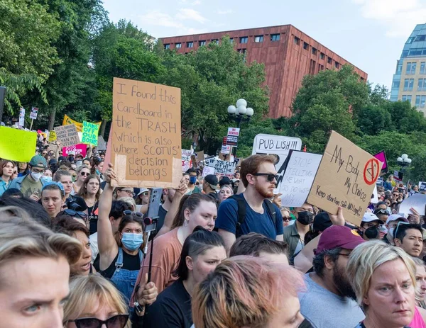 Folket Protesterar New York Efter Att Högsta Domstolen Störtat Roe — Stockfoto