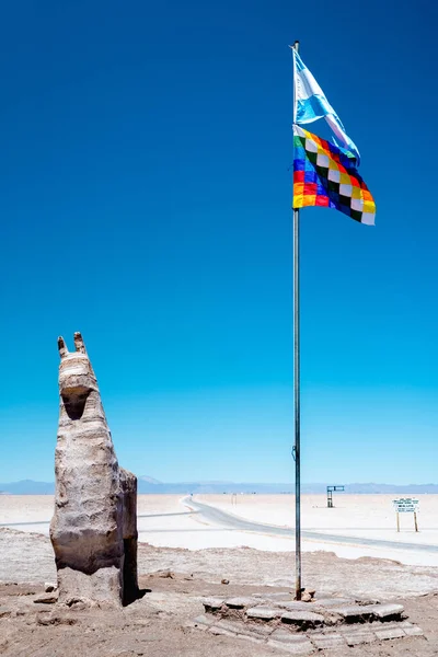 Beautiful View Statue Flags Salinas Grandes Argentina — Stock Photo, Image