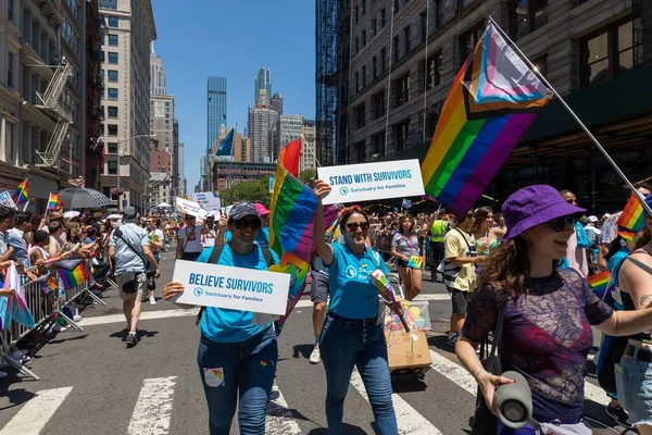 Mensen Nemen Deel Aan Nyc Pride March — Stockfoto