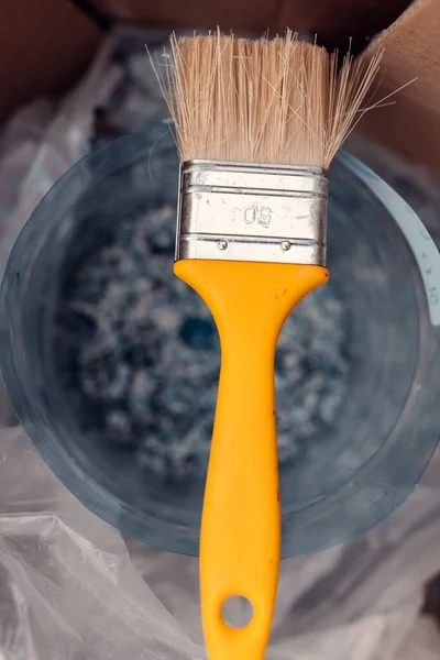 Vertical Shot Big Yellow Paint Brush Resting Metal Backet — Stock Photo, Image