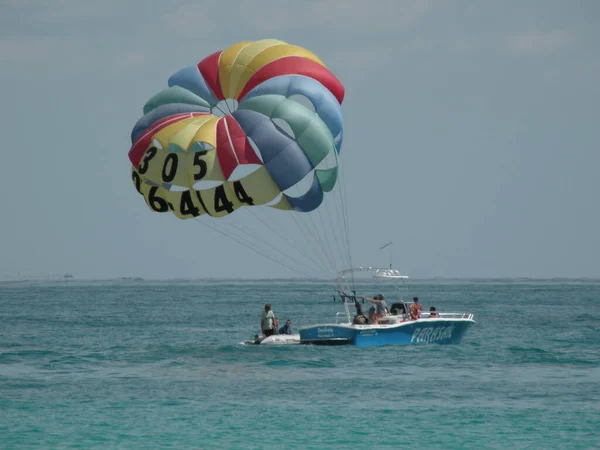 Знімальна Група Людей Які Плавають Швидкості Човна Океані Біля Маямі — стокове фото