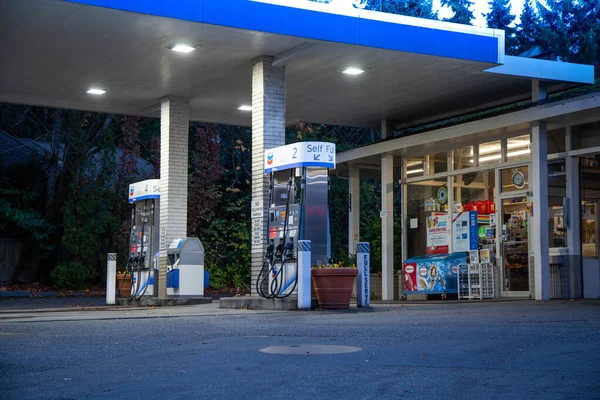 美国麦地那的一个加油站 — 图库照片