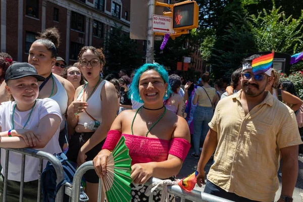 Mucha Gente Joven Desfile Del Orgullo Nueva York —  Fotos de Stock