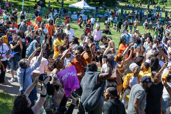 Crowd 13Th Annual Juneteenth Celebration Prospect Park Brooklyn Sunny Day — Stock Photo, Image