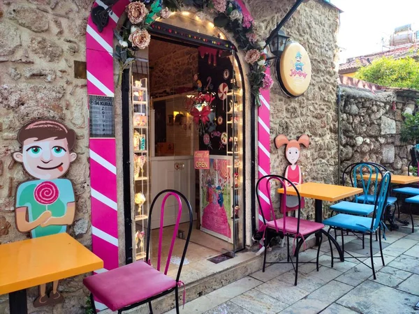 Gammel Bygning Antalya Med Restaurant Farverige Skilte Dekorationer Uden Restauranten - Stock-foto