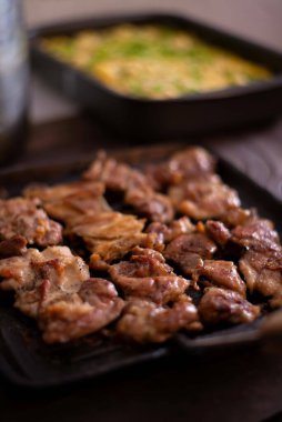 Tepside ızgara et yakın plan.