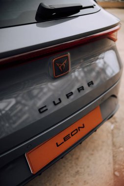 SEAT Leon Cupra 'nın dikey görüntüsü.
