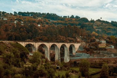 Pala 'da eski bir tren köprüsü, Cinfaes, Portekiz