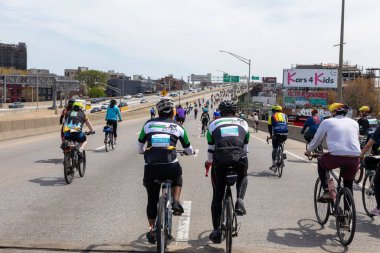 Brooklyn, ABD 'deki Beş Boro Bisiklet Turu' na katılan motorcuların yakın çekim görüntüleri.