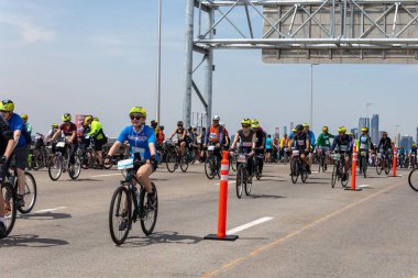 Brooklyn, ABD 'deki Beş Boro Bisiklet Turu' na katılan motorcuların yakın çekim görüntüleri.