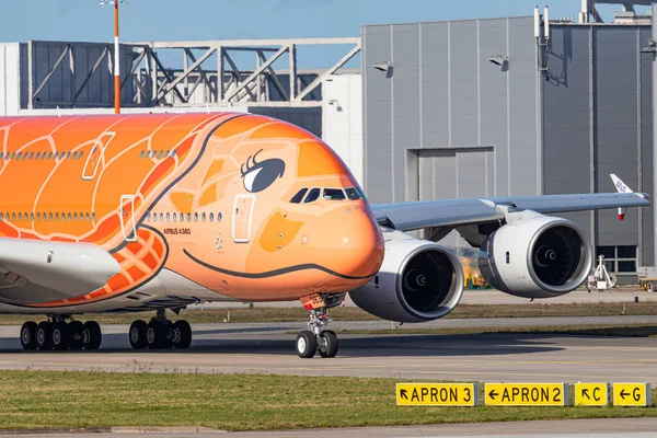 All Nippon Airways Ana Airbus A380 841 Wwal 266 Taxiing — Stock Photo, Image