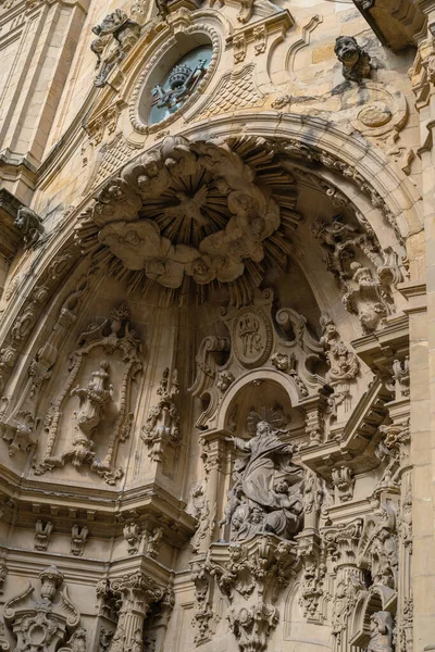 Låg Vinkel Skott Intrikata Apse Vid Ingången Till Basilikan Saint — Stockfoto