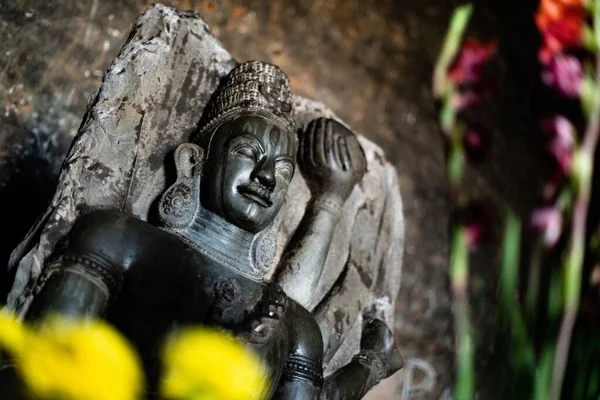 Een Boeddha Standbeeld Bloem Een Decoratie — Stockfoto