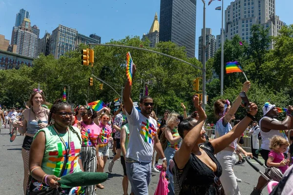 Gente Que Celebra Desfile Del Mes Del Orgullo 2022 Las —  Fotos de Stock