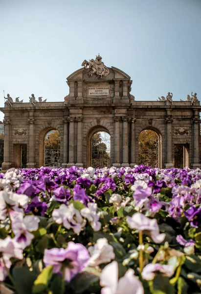 Colpo Verticale Della Puerta Alcala Madrid — Foto Stock