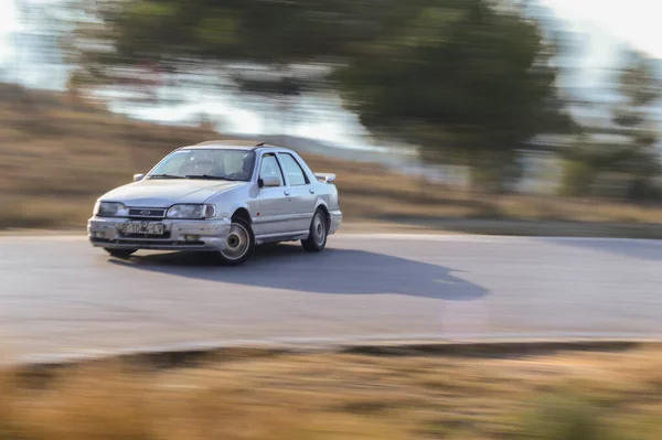 Uma Vista Ford Sierra Carro Rua Clássico Uma Estrada Dia — Fotografia de Stock