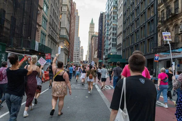 Roe Wade Davasının Devrilmesi Sonrasında New York Foley Meydanı Yürüyen — Stok fotoğraf