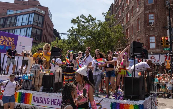 Large Crowds People Celebrating Pride Parade Streets New York City — Stock Photo, Image