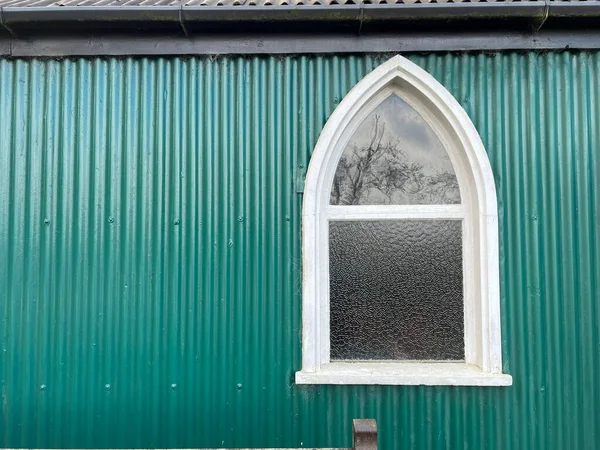 Primer Plano Una Ventana Iglesia Misionera Marys Con Marcos Blancos — Foto de Stock