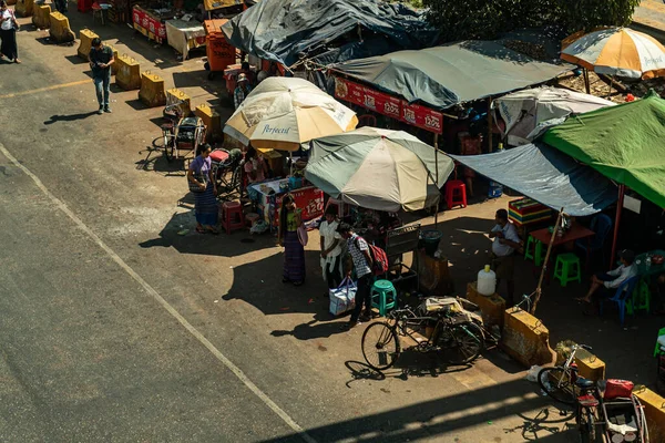 关于今年夏天缅甸仰光市中心的观点 — 图库照片