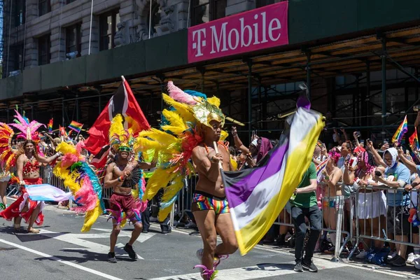 Gente Participa Marcha Del Orgullo Nueva York —  Fotos de Stock