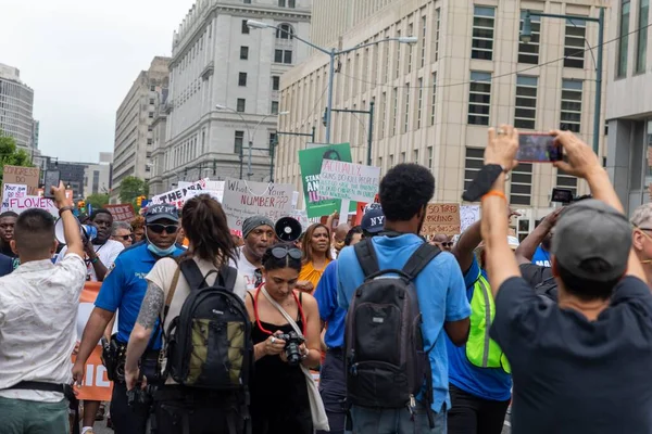 Большая Толпа Протестует Против Оружия Прогулка Площади Кадман Бруклине Бруклинскому — стоковое фото