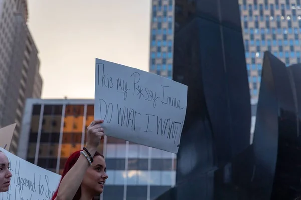 Protestujący Maszerują Parku Washington Square Tym Jak Sąd Najwyższy Obalił — Zdjęcie stockowe