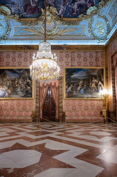 Vertical Shot Door Large Lamp Room Royal Palace Madrid — Stock Photo, Image