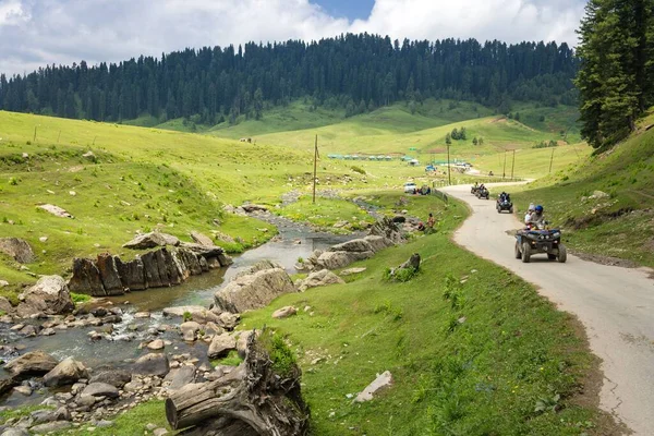 Uma Estrada Que Leva Montanhas Himalaia Através Gulmarg Jammu Caxemira — Fotografia de Stock
