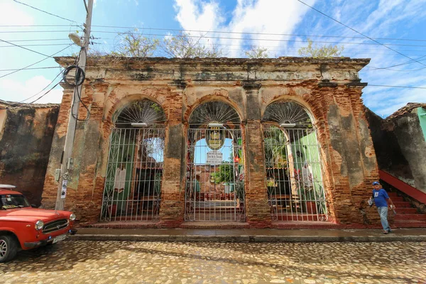 Veduta Vecchio Edificio Macchina Parcheggiata Una Giornata Sole Trinidad — Foto Stock