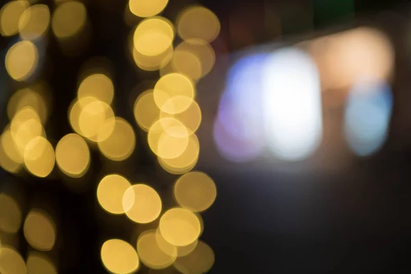 Unscharfe Dekorative Lichterketten Baum Garten Der Nacht Bokeh Weihnachtslicht Baum — Stockfoto
