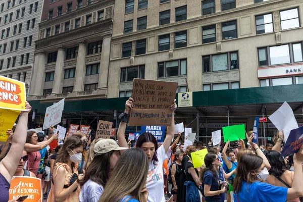 Große Menschenmenge Protestiert Gegen Waffen Fuß Vom Cadman Plaza Brooklyn — Stockfoto