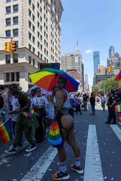 Ludzie Świętujący Paradę Pride Month Parade 2022 Ulicach Nowego Jorku — Zdjęcie stockowe